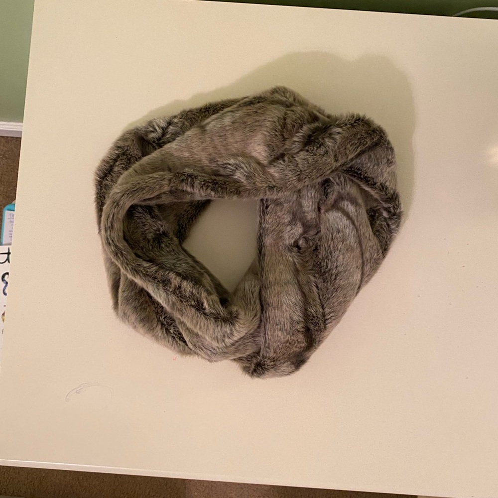 🩶 CHICOS INFINITY SCARF